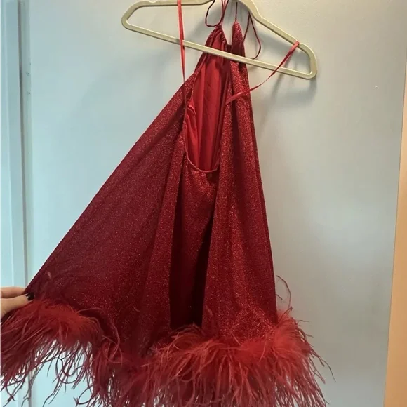 OSÉREE
Lumière feather-trimmed metallic stretch-knit halter dress - Picture 6 of 7